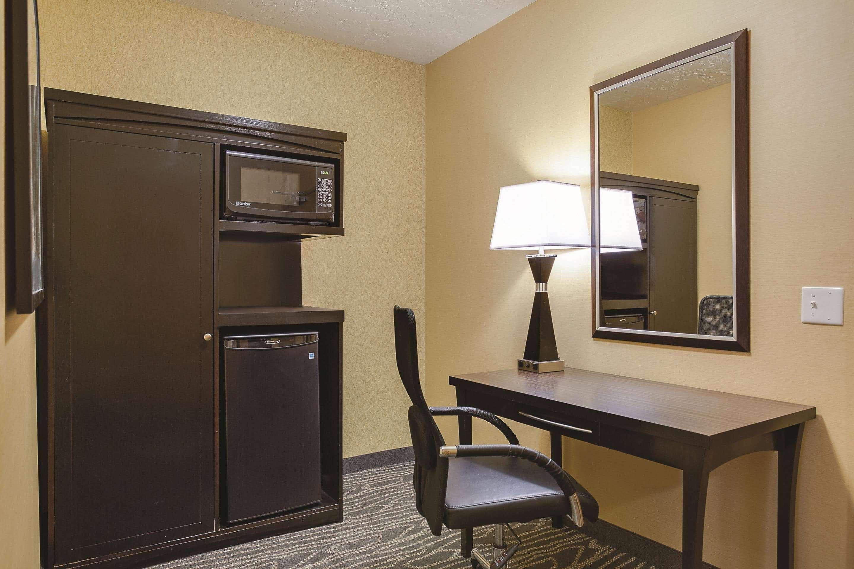 La Quinta By Wyndham Logan Otel Dış mekan fotoğraf